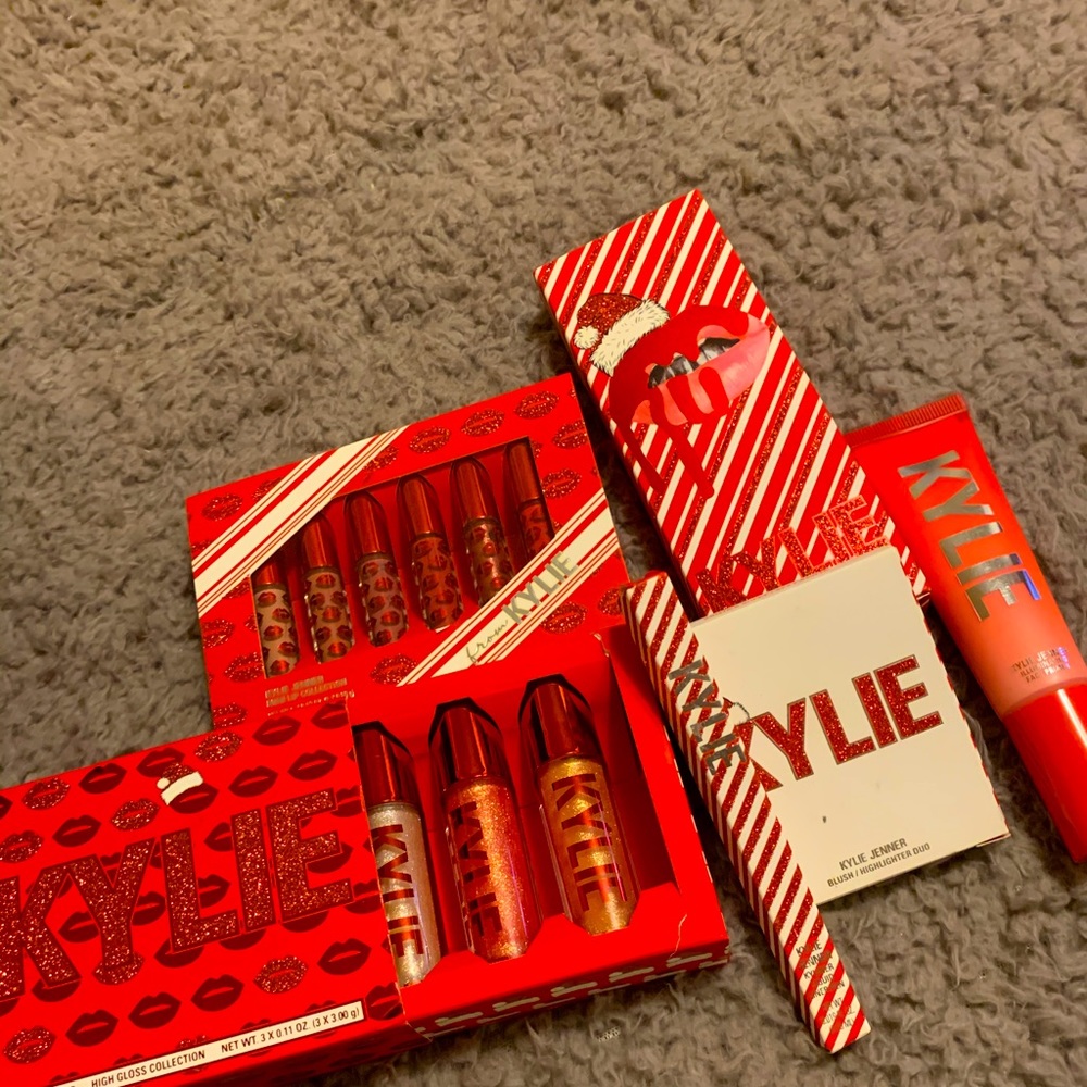 Kylie Cosmetics X-MAS 2019 Assorted bundle